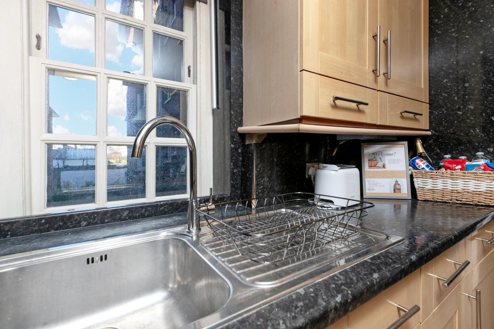 Beautiful 3 Bedroom Flat In Scott Ellis Gardens Londyn Zewnętrze zdjęcie