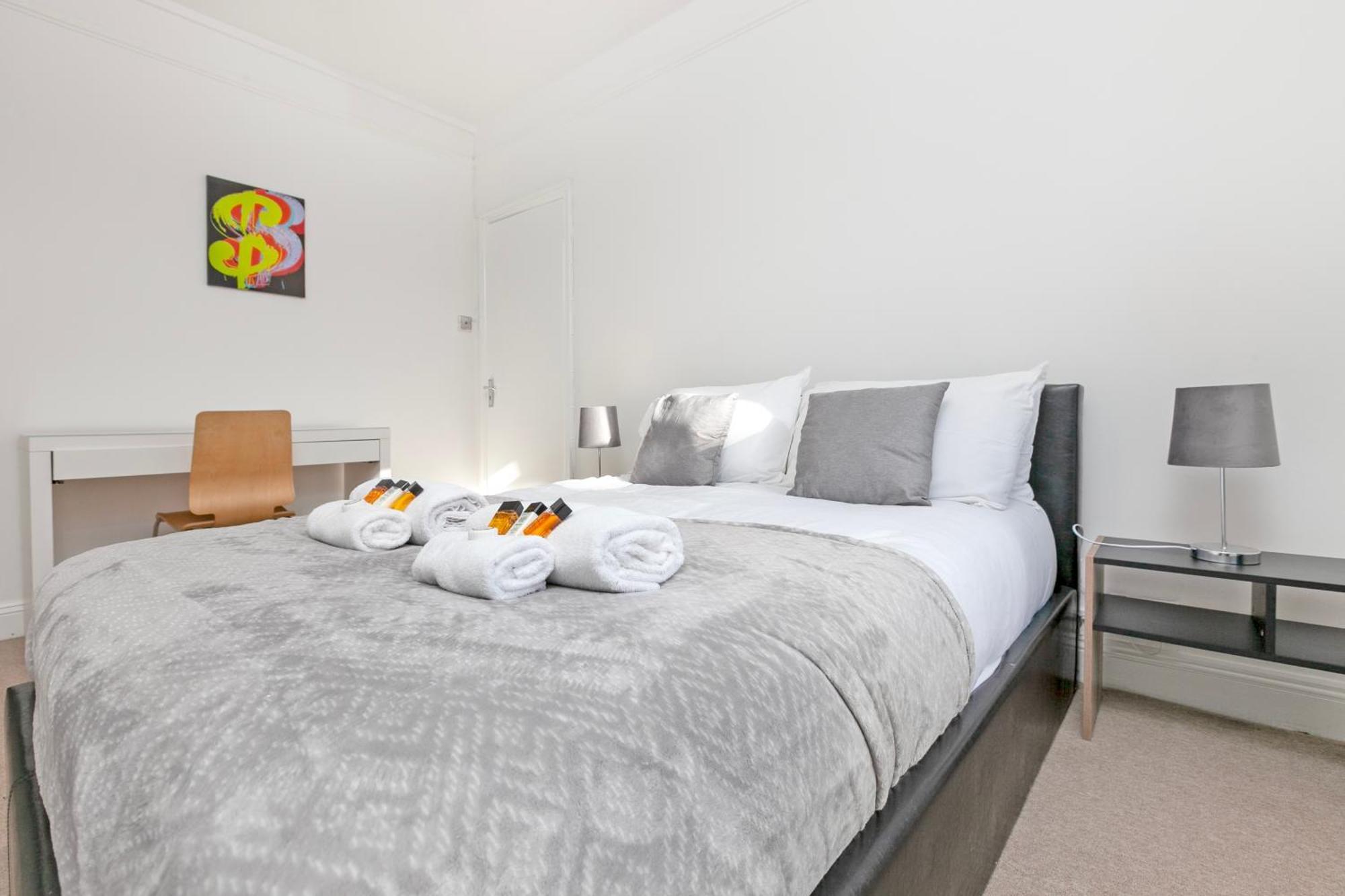 Beautiful 3 Bedroom Flat In Scott Ellis Gardens Londyn Zewnętrze zdjęcie