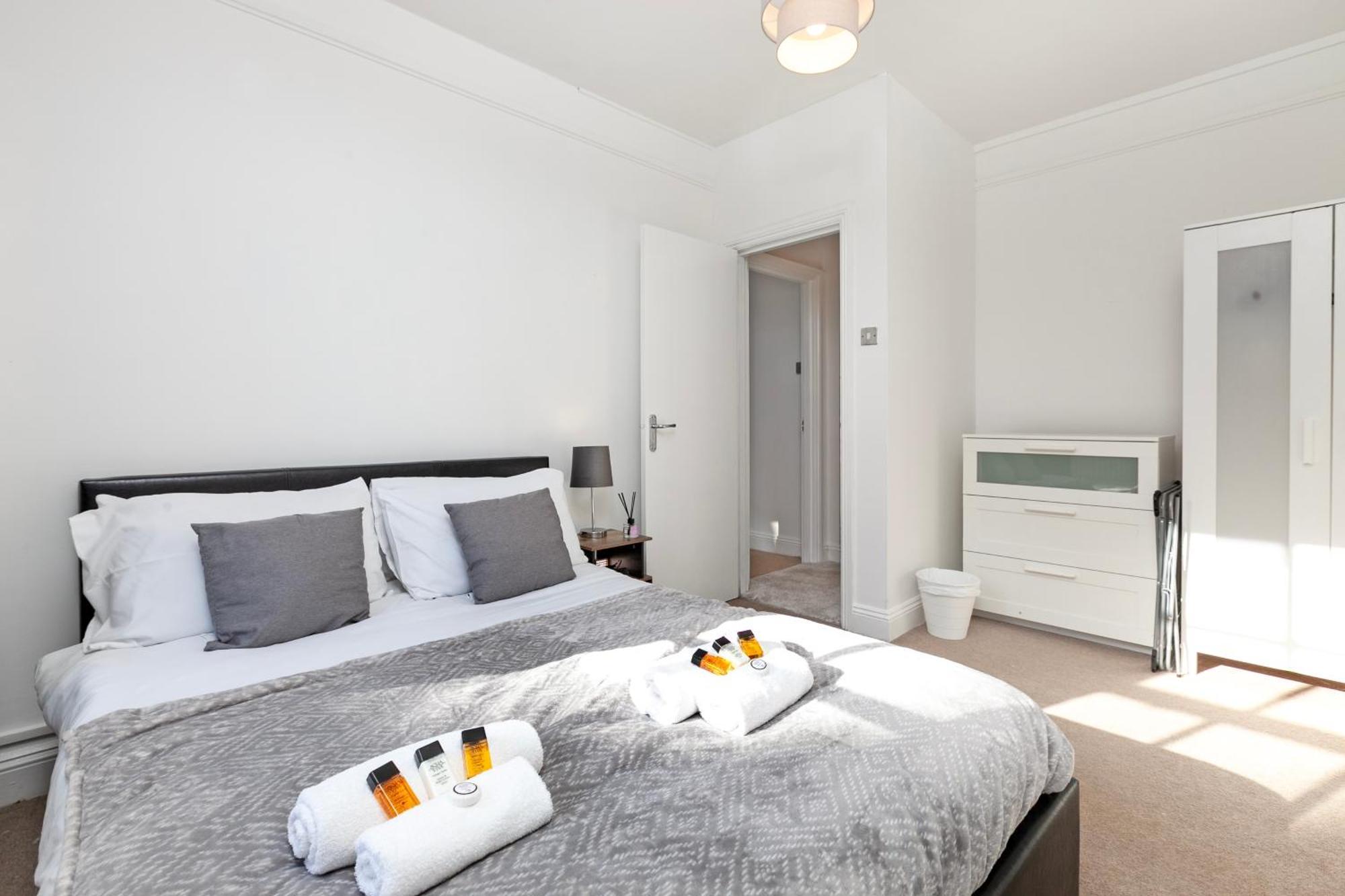 Beautiful 3 Bedroom Flat In Scott Ellis Gardens Londyn Zewnętrze zdjęcie