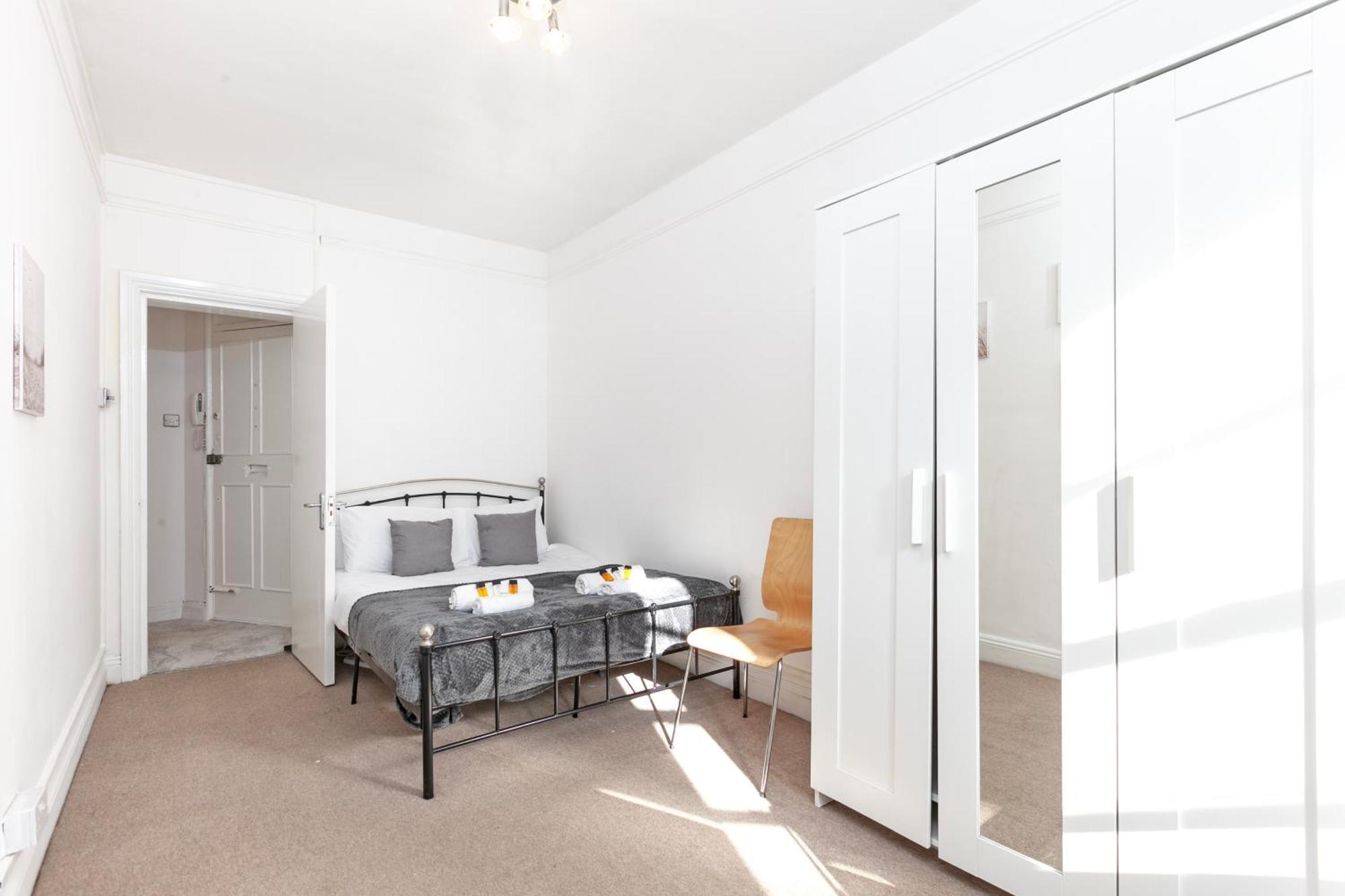 Beautiful 3 Bedroom Flat In Scott Ellis Gardens Londyn Zewnętrze zdjęcie