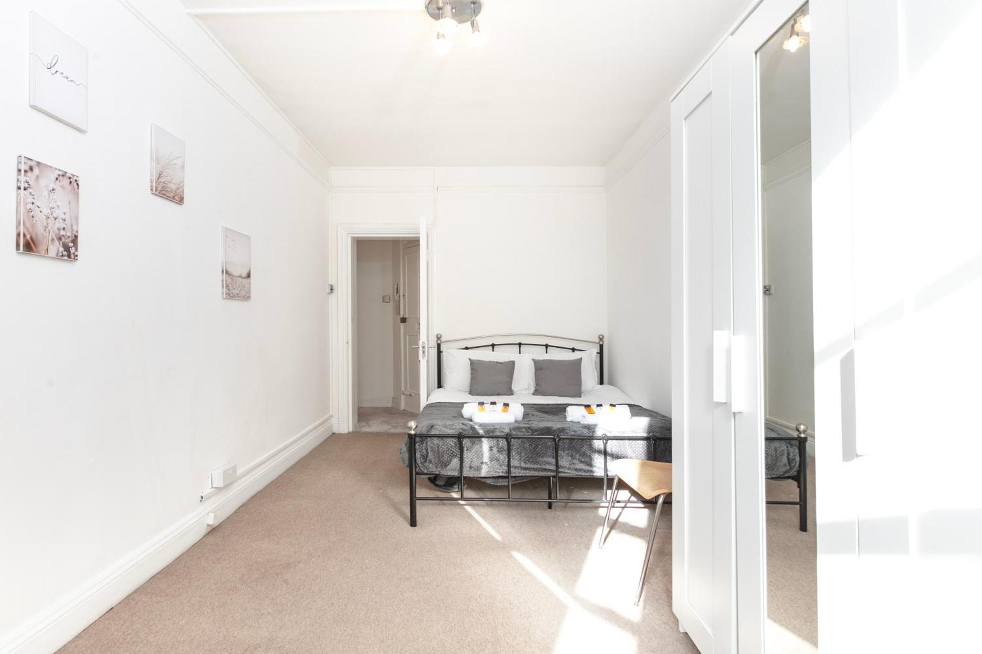 Beautiful 3 Bedroom Flat In Scott Ellis Gardens Londyn Zewnętrze zdjęcie